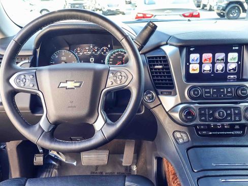 Used 2017 Chevrolet Suburban Premier image 3