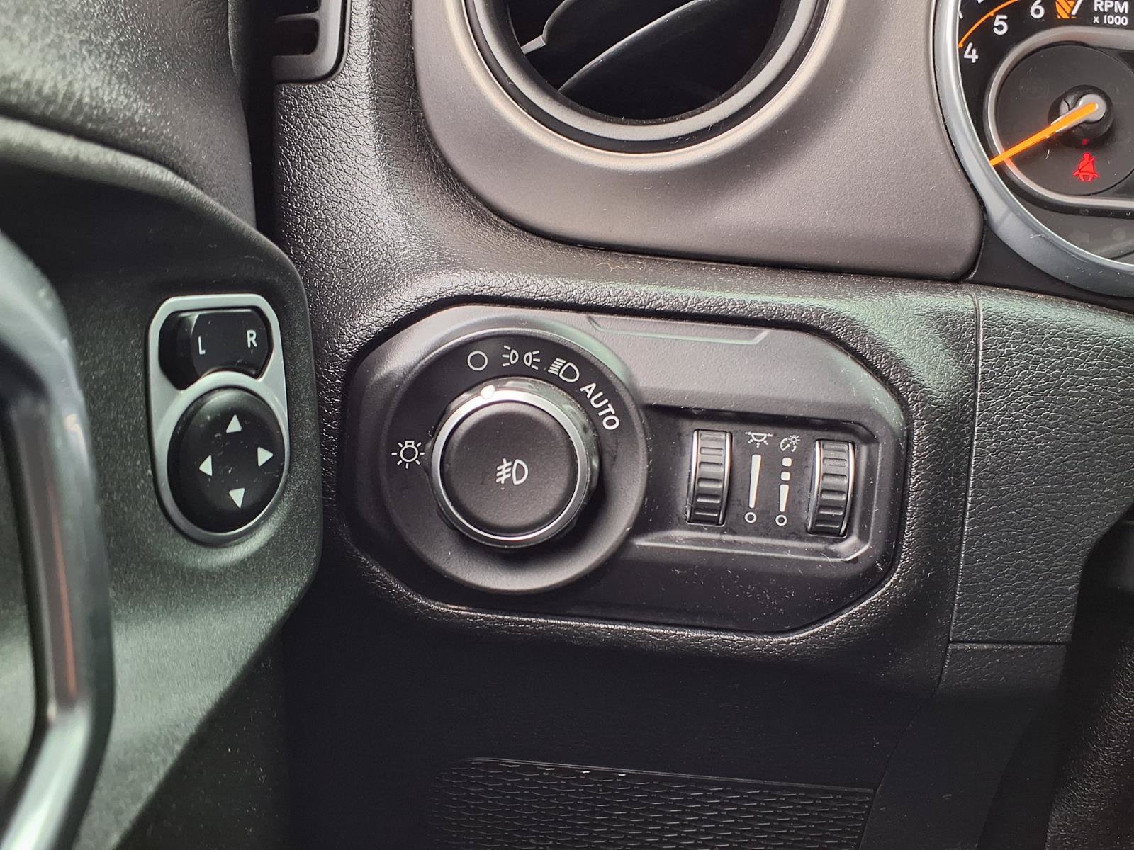 Used 2018 Jeep Wrangler Unlimited Sport S AWD/4WD image 17