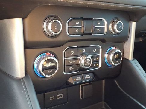 Used 2022 GMC Yukon SLE w/ Gmc Pro Safety Plus Package AWD/4WD image 14