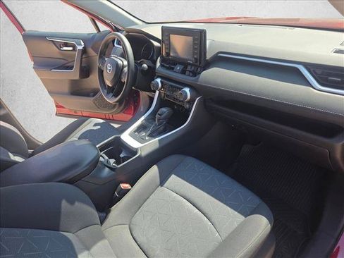 Used 2021 Toyota RAV4 XLE w/ Convenience Package FWD image 22