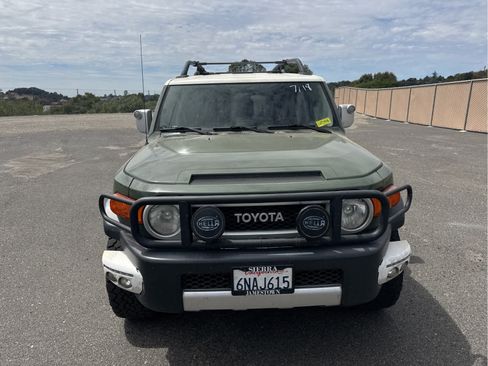 Used 2010 Toyota FJ Cruiser 4WD image 2