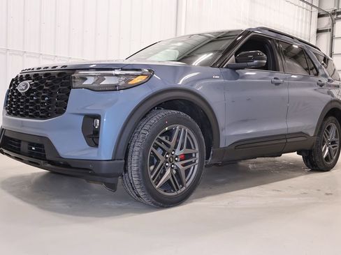 New 2026 Ford Explorer ST-Line w/ ST-Line Street Pack AWD/4WD image 5