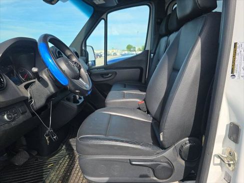 Used 2022 Mercedes-Benz Sprinter 2500 image 6