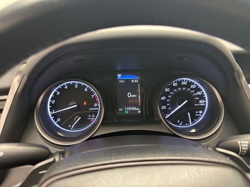 Used 2022 Toyota Camry SE image 19