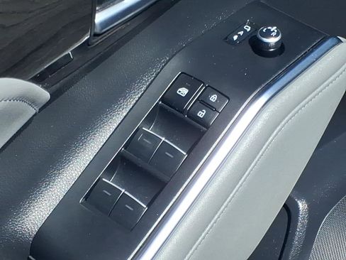 Used 2023 Toyota Highlander Platinum FWD image 14