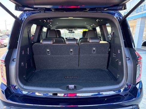 Used 2025 Nissan Armada SL w/ Captain's Chari Seat Package image 35