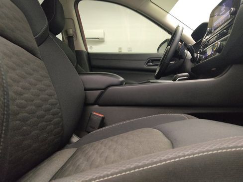 Used 2023 Nissan Pathfinder SV FWD image 21