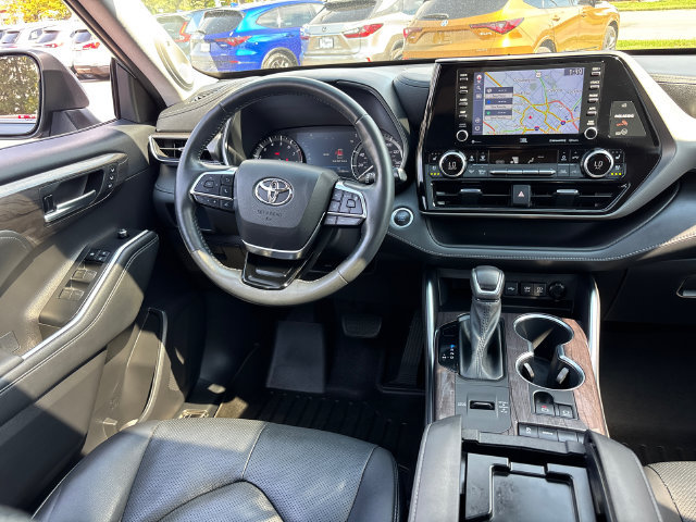 Used 2021 Toyota Highlander Limited FWD image 13