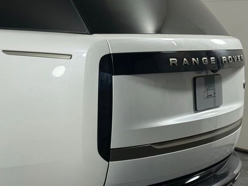 Certified 2023 Land Rover Range Rover SE image 16