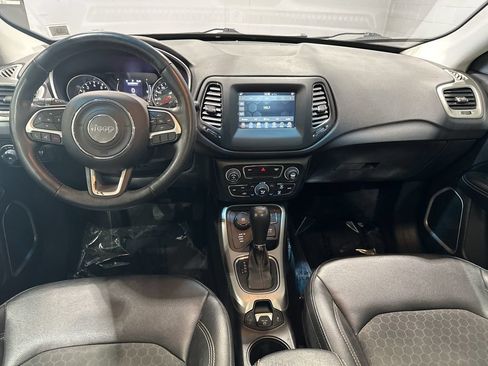 Used 2019 Jeep Compass Latitude w/ Cold Weather Group AWD/4WD image 9