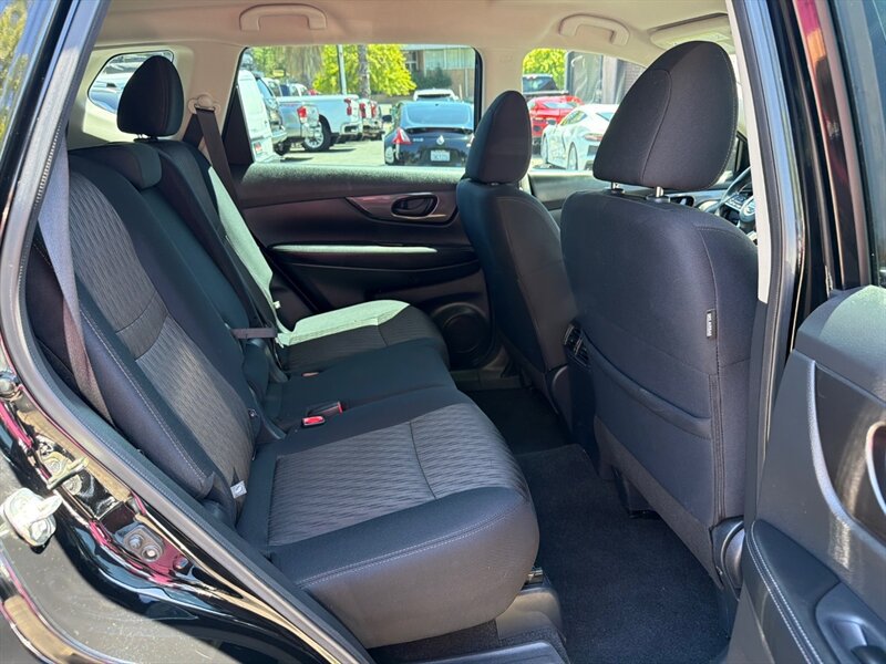 Used 2020 Nissan Rogue S FWD image 24