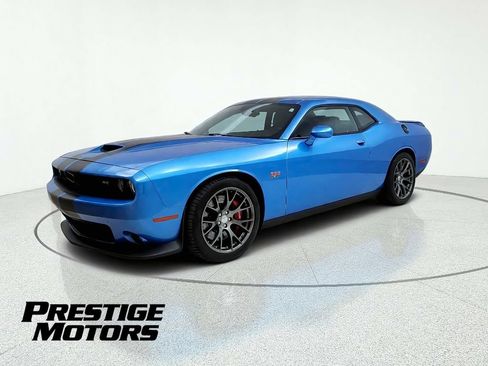Used 2016 Dodge Challenger SRT RWD image 3