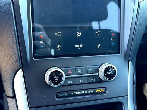 Certified 2021 Ford Edge SE image 19