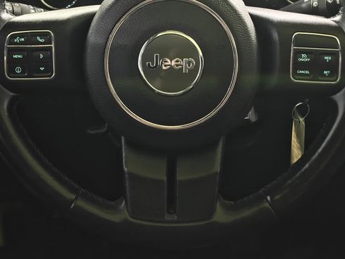 Used 2016 Jeep Wrangler Unlimited Sahara w/ Connectivity Group AWD/4WD image 5