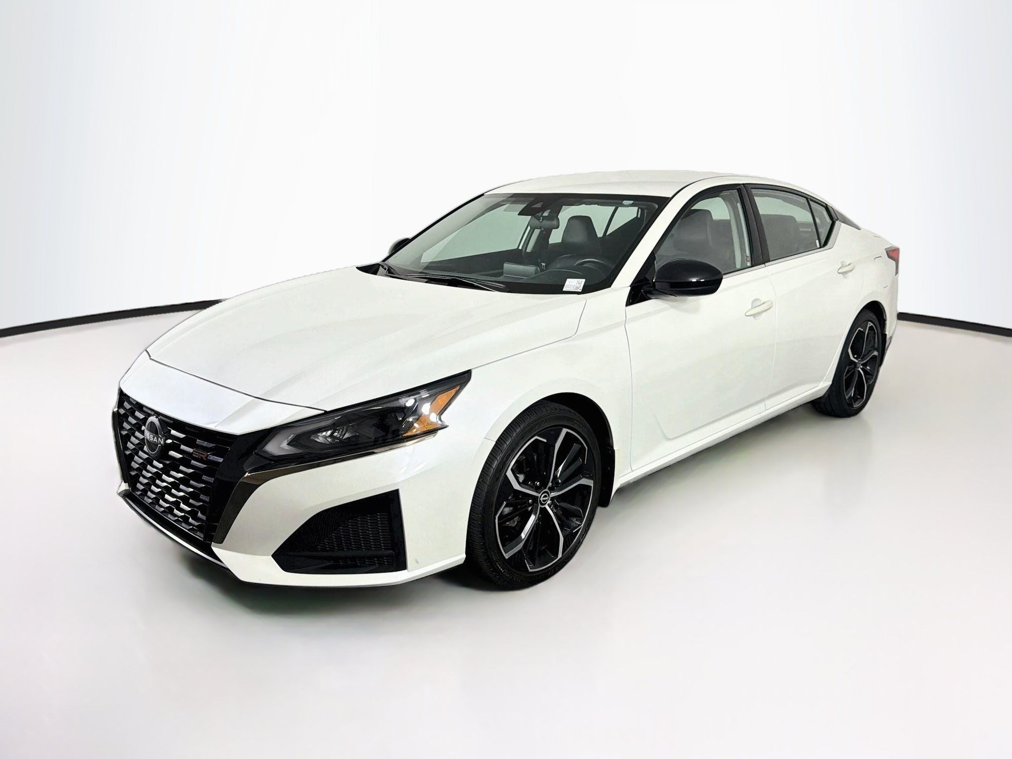 Used 2025 Nissan Altima 2.5 SR FWD image 3