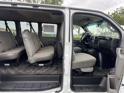 Used 2018 Chevrolet Express 3500 LT w/ LT Preferred Equipment Group RWD image 20