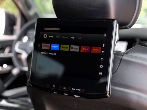 Used 2022 Jeep Wagoneer Series III w/ Premium Group I image 50