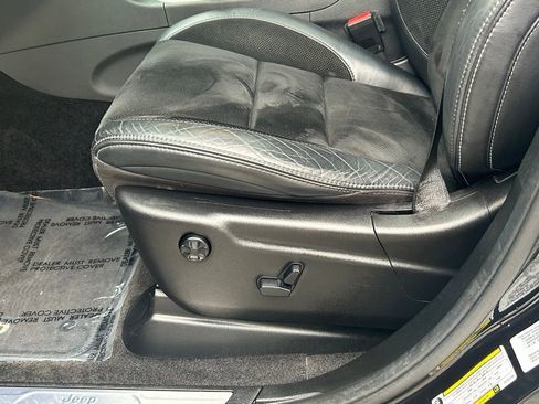 Used 2014 Jeep Grand Cherokee SRT image 16