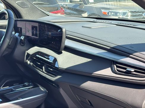 Used 2025 Buick Enclave Preferred w/ Super Cruise Package image 24