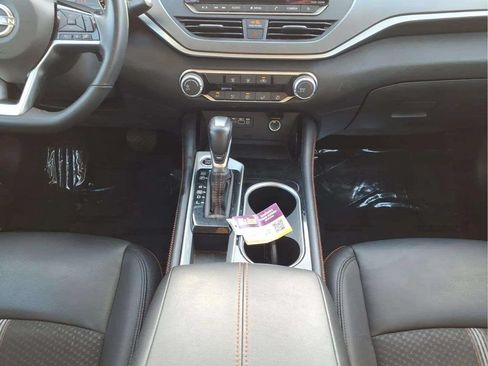 Used 2024 Nissan Altima 2.5 SR FWD image 12