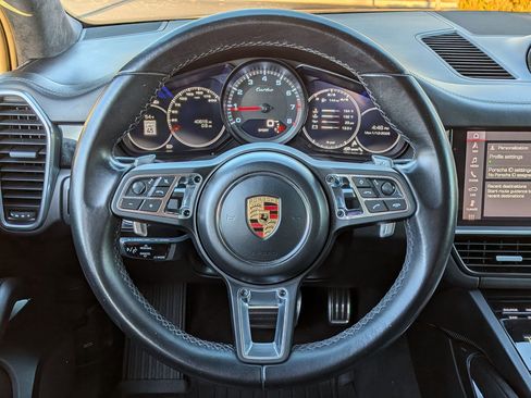 Used 2021 Porsche Cayenne Turbo image 13