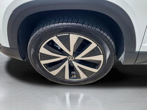 Used 2022 Volkswagen Taos SE image 16