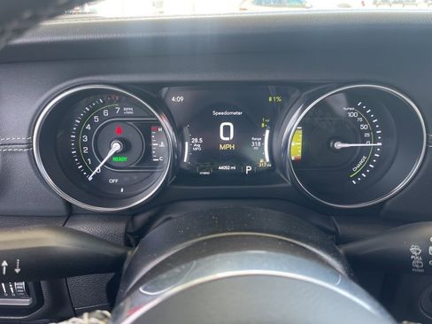 Used 2022 Jeep Wrangler Unlimited Sahara w/ Cold Weather Group AWD/4WD image 12