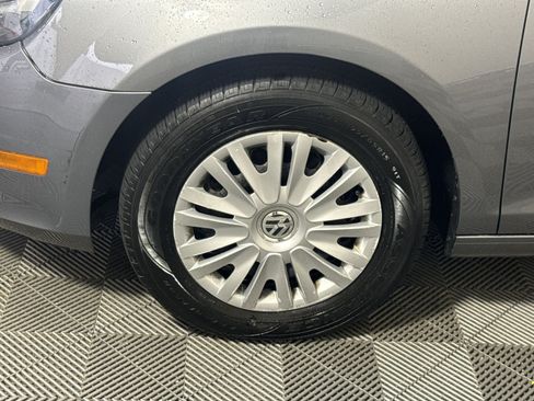 Used 2013 Volkswagen Golf 4-Door FWD image 12