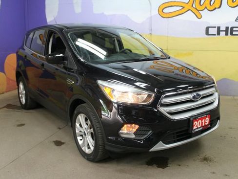 Used 2019 Ford Escape SE w/ Ford Safe & Smart Package FWD image 2