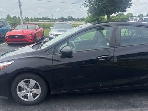 Used 2018 Chevrolet Cruze LS FWD image 13