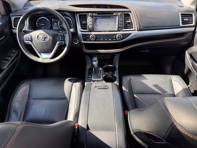 Used 2018 Toyota Highlander XLE AWD/4WD image 31