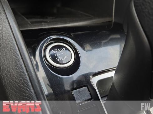 Used 2023 Nissan Versa SV image 10