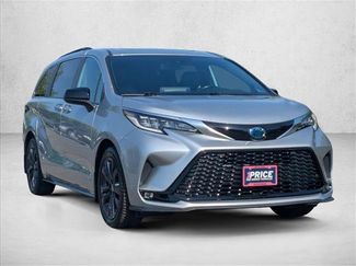 Used 2021 Toyota Sienna XSE w/ XSE Plus Package FWD video 3