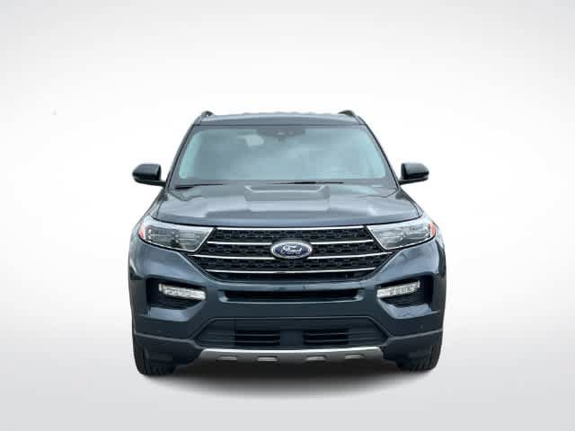 Used 2023 Ford Explorer XLT w/ Equipment Group 202A AWD/4WD image 3