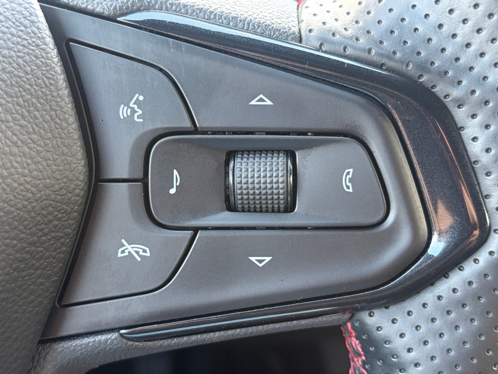 Certified 2024 Chevrolet Trax RS w/ Sunroof Package FWD image 13