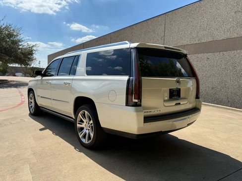 Used 2015 Cadillac Escalade ESV Premium image 4