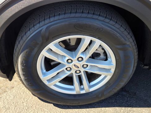 Certified 2021 Ford Explorer XLT RWD image 9