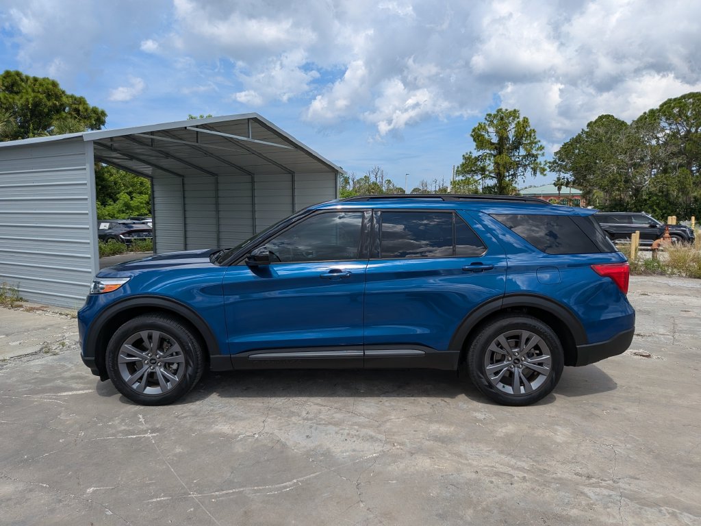 Used 2023 Ford Explorer XLT w/ Equipment Group 202A RWD image 5