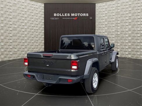 Certified 2022 Jeep Gladiator Sport image 5