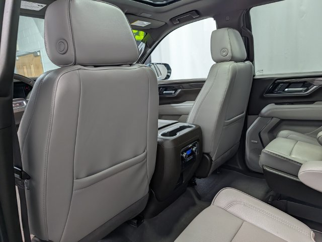 Used 2025 GMC Yukon Elevation w/ Technology Package AWD/4WD image 15