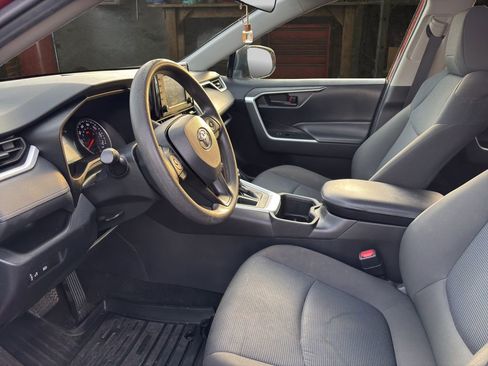 Used 2022 Toyota RAV4 LE FWD image 19