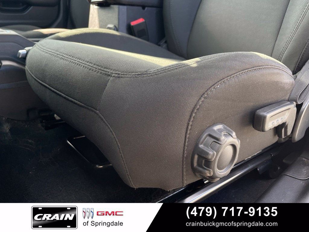 Used 2020 Jeep Wrangler Unlimited Sahara AWD/4WD image 22