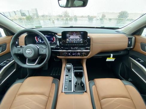 New 2025 Nissan Pathfinder Platinum w/ Cargo Package image 12