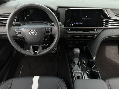 Used 2025 Toyota Camry SE FWD image 13