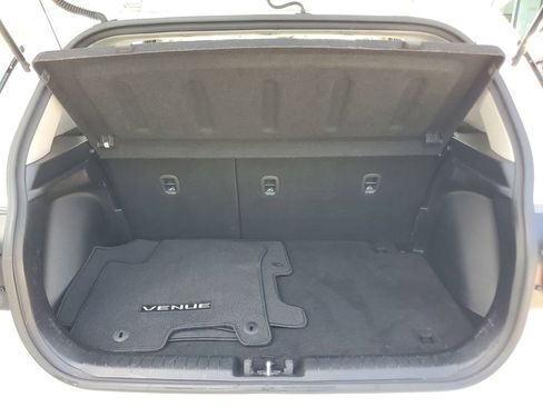 Used 2021 Hyundai Venue SEL FWD image 8
