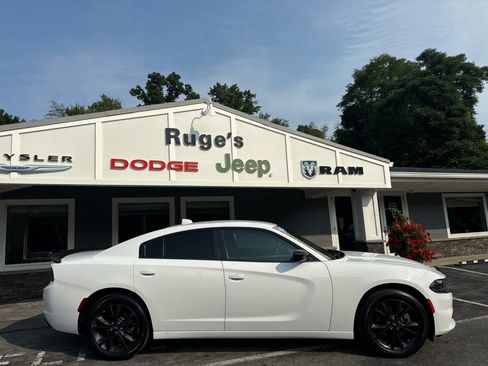 Used 2023 Dodge Charger SXT w/ Blacktop Package AWD/4WD image 2