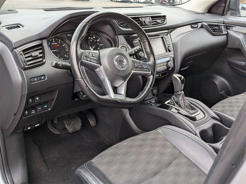 Used 2022 Nissan Rogue Sport SV w/ Technology Package image 10