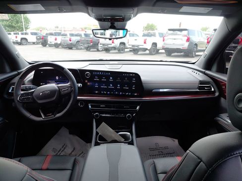 Used 2025 Chevrolet Traverse RS w/ LPO, Floor Liner Package AWD/4WD image 35