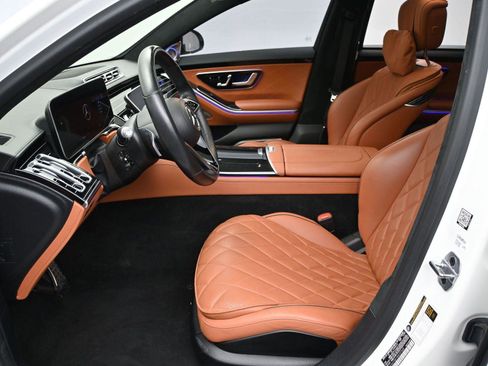 Used 2022 Mercedes-Benz S 580 4MATIC Sedan w/ AMG Line Package image 7