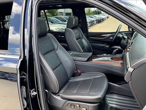 Used 2022 Cadillac Escalade Premium Luxury w/ Performance Package AWD/4WD image 9